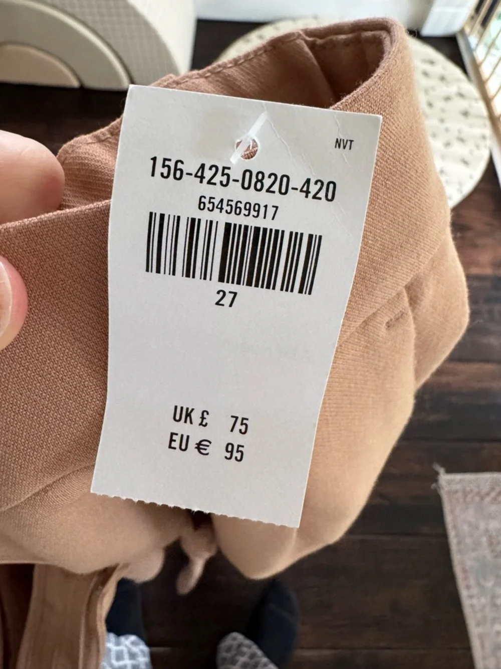 Abercrombie & Fitch Wide Leg Pants in Tan with Black Graphic Tee - Picture 2 of 3